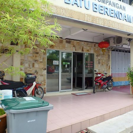 Batu Berendam Inn Kampong Sungai Putat Buitenkant foto