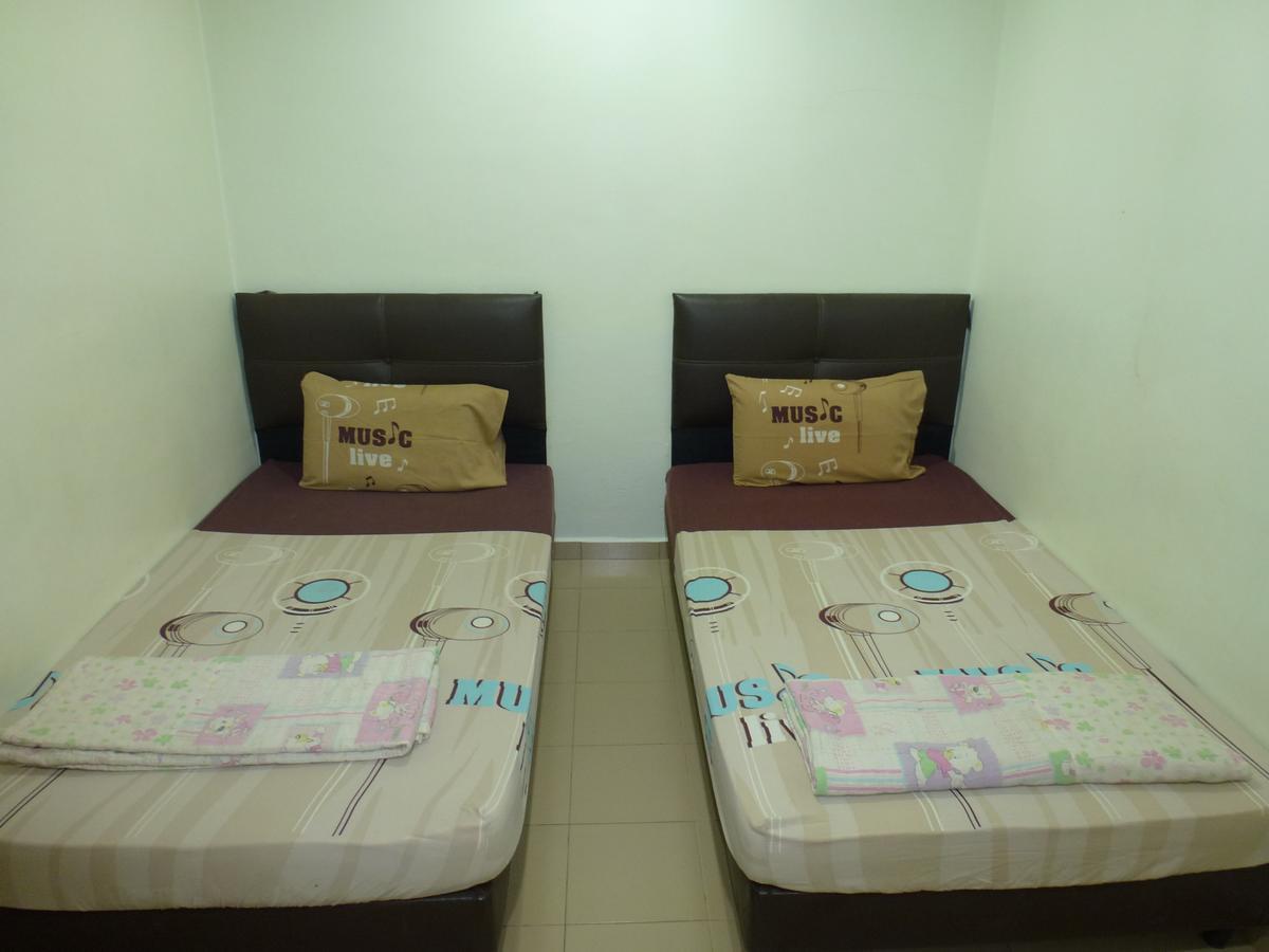 Batu Berendam Inn Kampong Sungai Putat Buitenkant foto