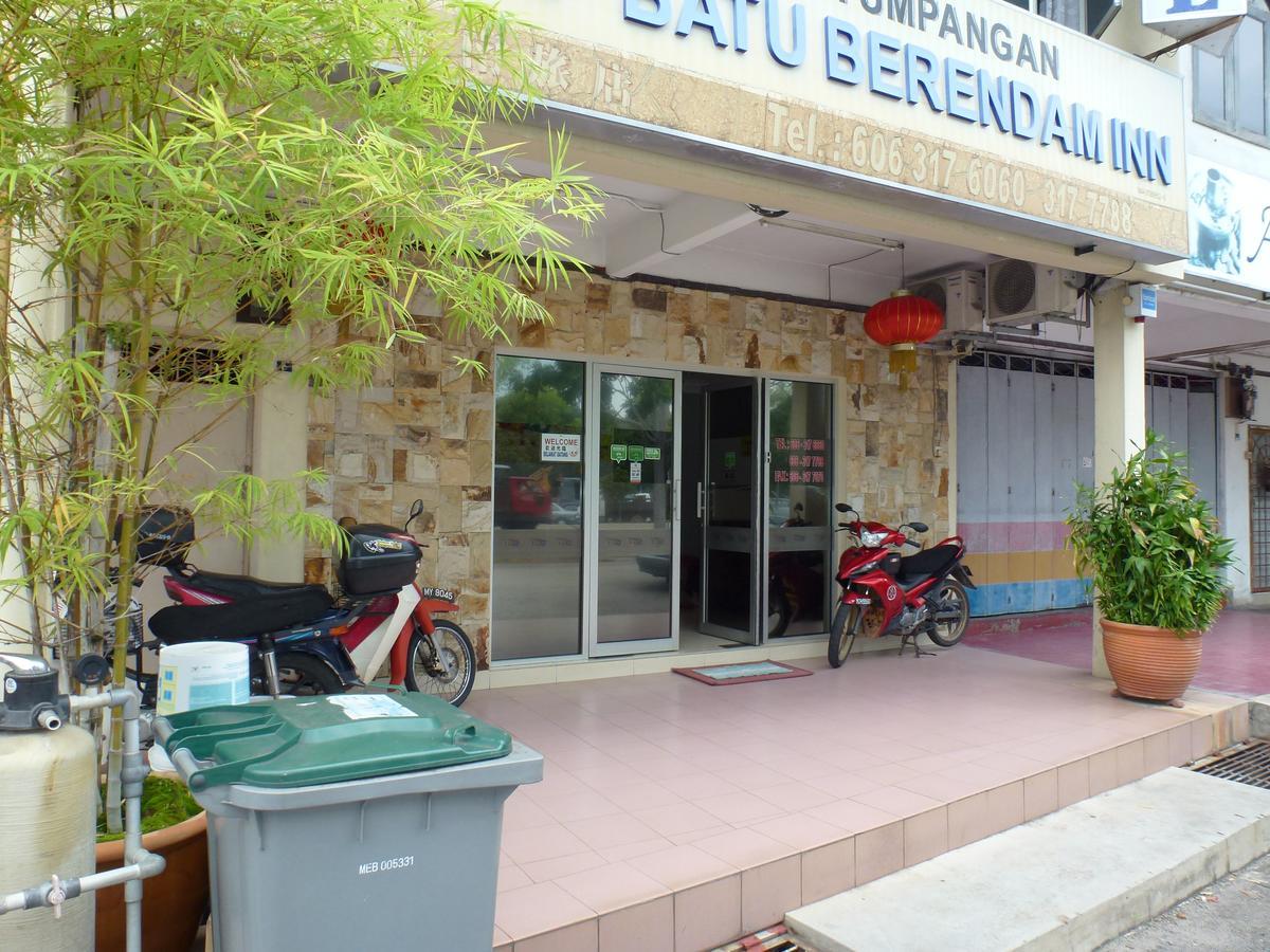 Batu Berendam Inn Kampong Sungai Putat Buitenkant foto