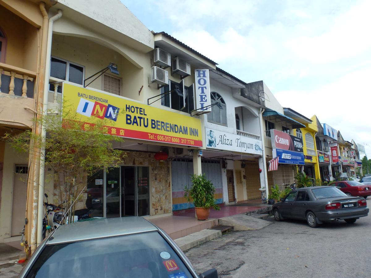 Batu Berendam Inn Kampong Sungai Putat Buitenkant foto