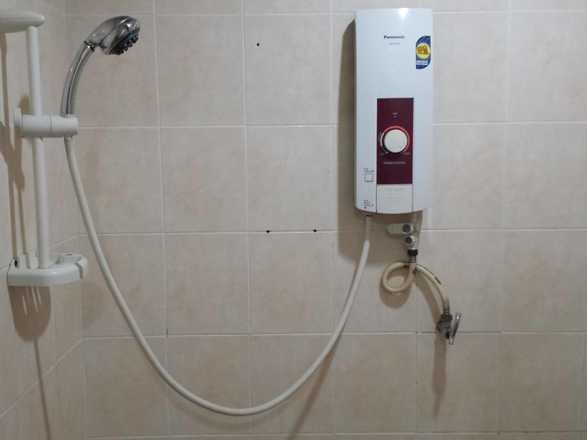 Batu Berendam Inn Kampong Sungai Putat Buitenkant foto