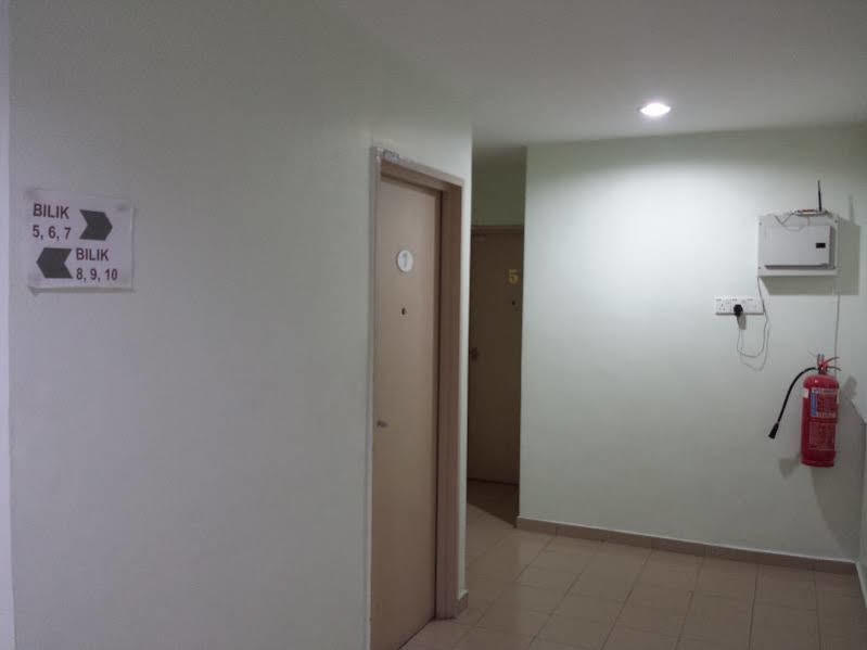 Batu Berendam Inn Kampong Sungai Putat Buitenkant foto