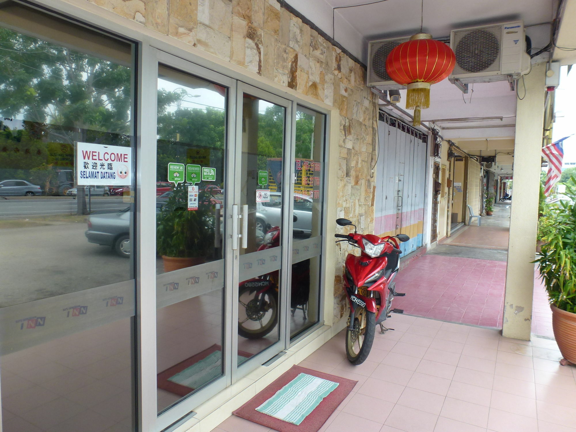 Batu Berendam Inn Kampong Sungai Putat Buitenkant foto